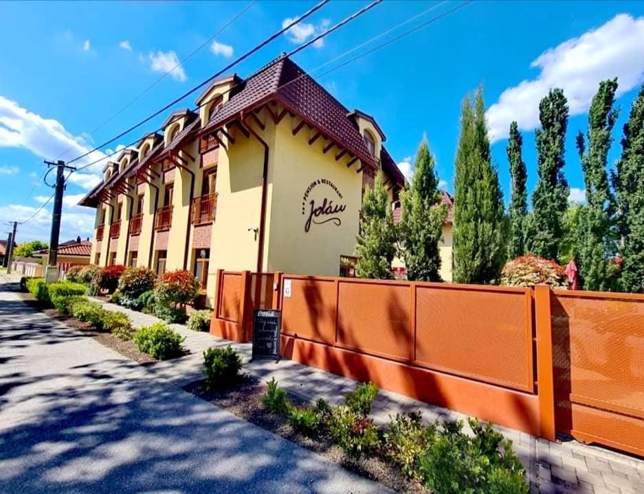 Jolan Pension & Restaurant Cicov Экстерьер фото