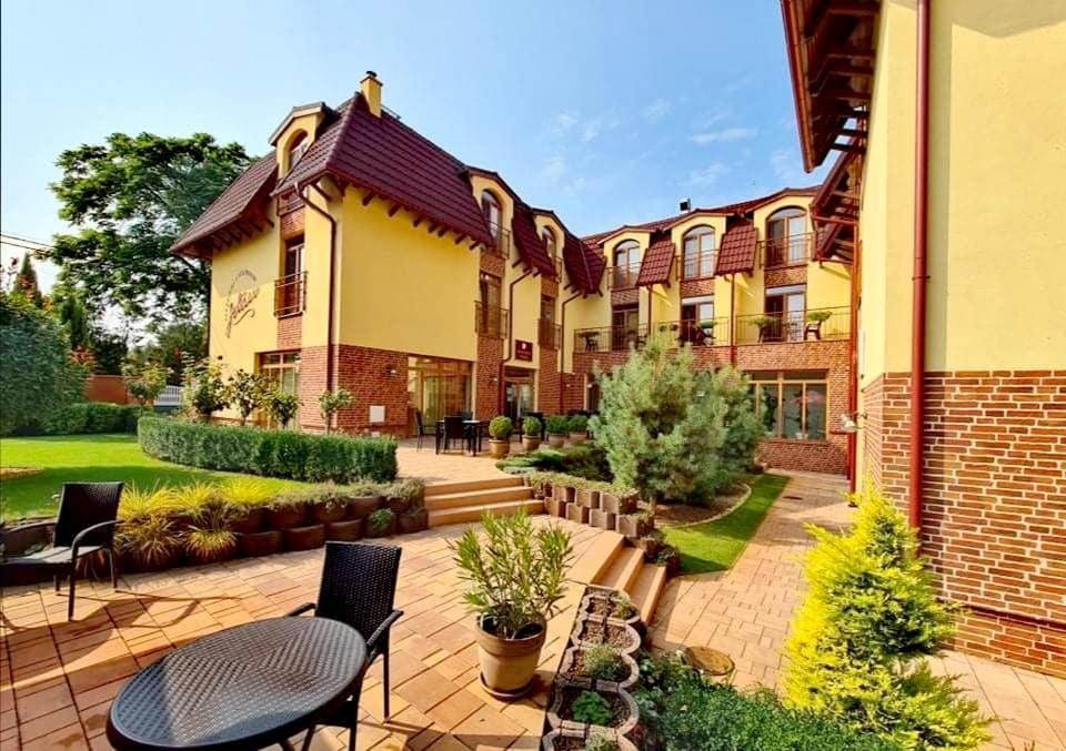 Jolan Pension & Restaurant Cicov Экстерьер фото