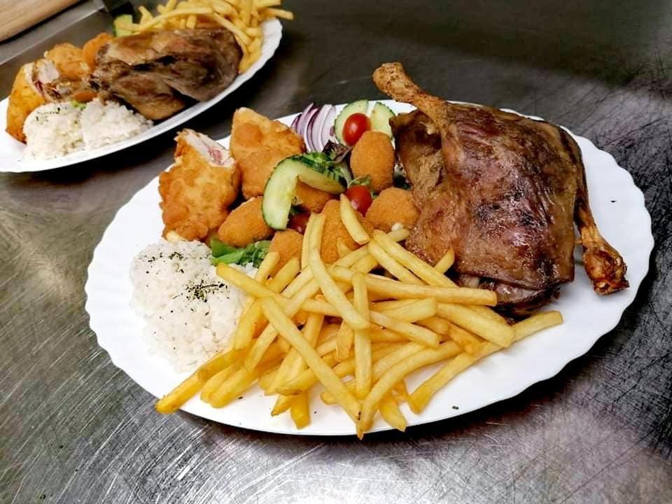 Jolan Pension & Restaurant Cicov Экстерьер фото