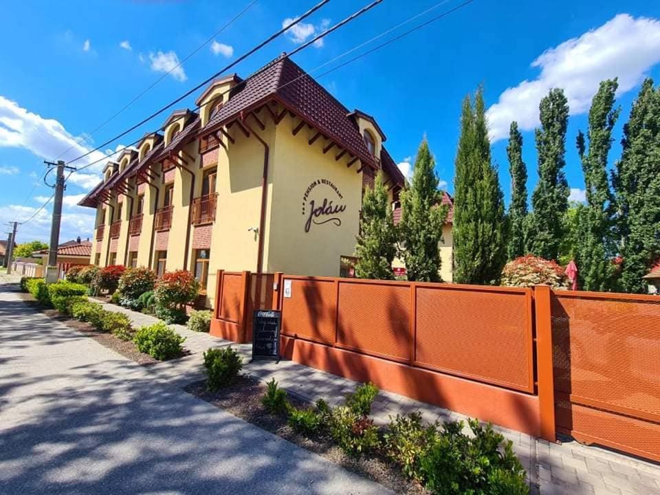 Jolan Pension & Restaurant Cicov Экстерьер фото