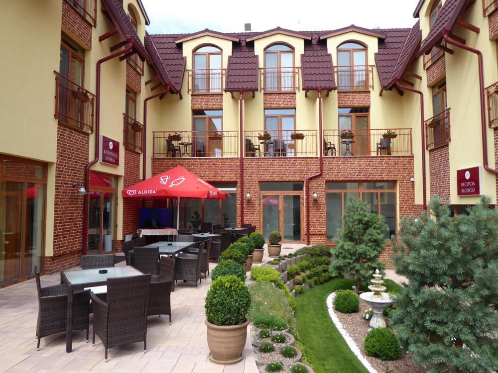 Jolan Pension & Restaurant Cicov Экстерьер фото