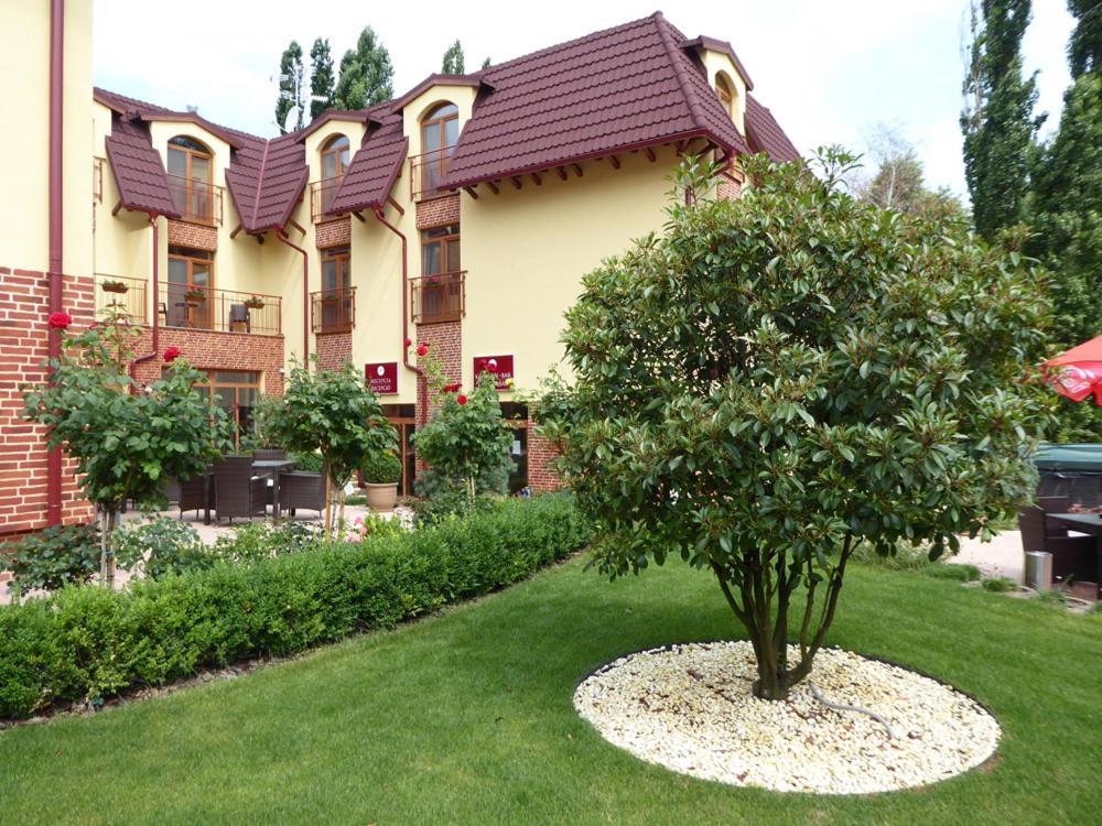 Jolan Pension & Restaurant Cicov Экстерьер фото