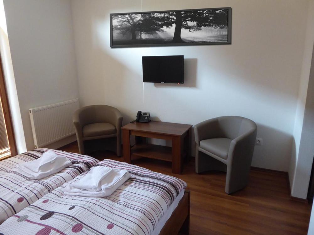 Jolan Pension & Restaurant Cicov Экстерьер фото