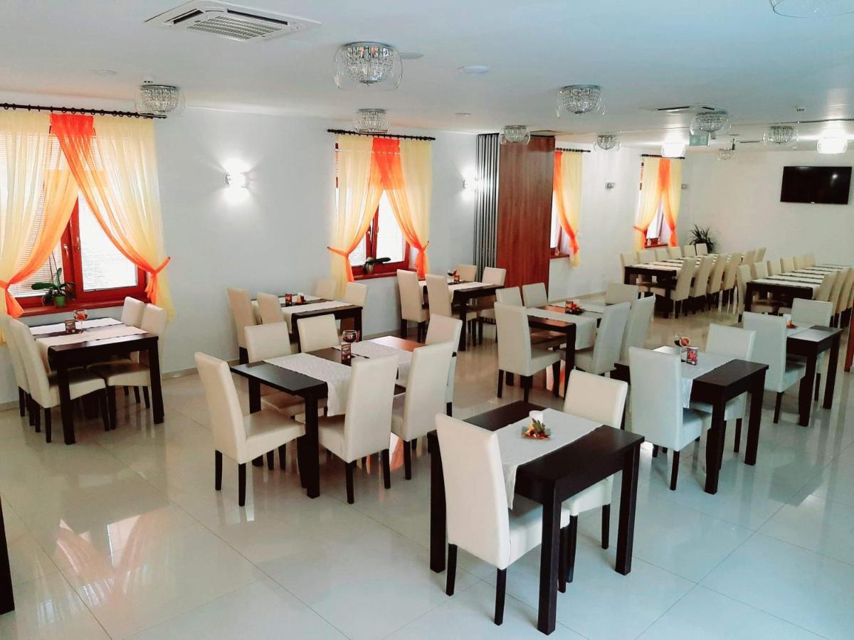 Jolan Pension & Restaurant Cicov Экстерьер фото